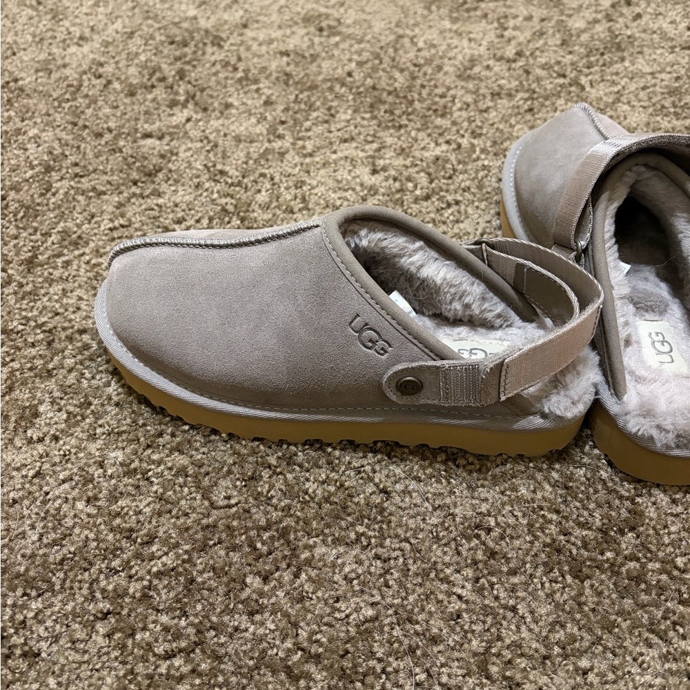 UGG Slippers - Picture 6 of 7